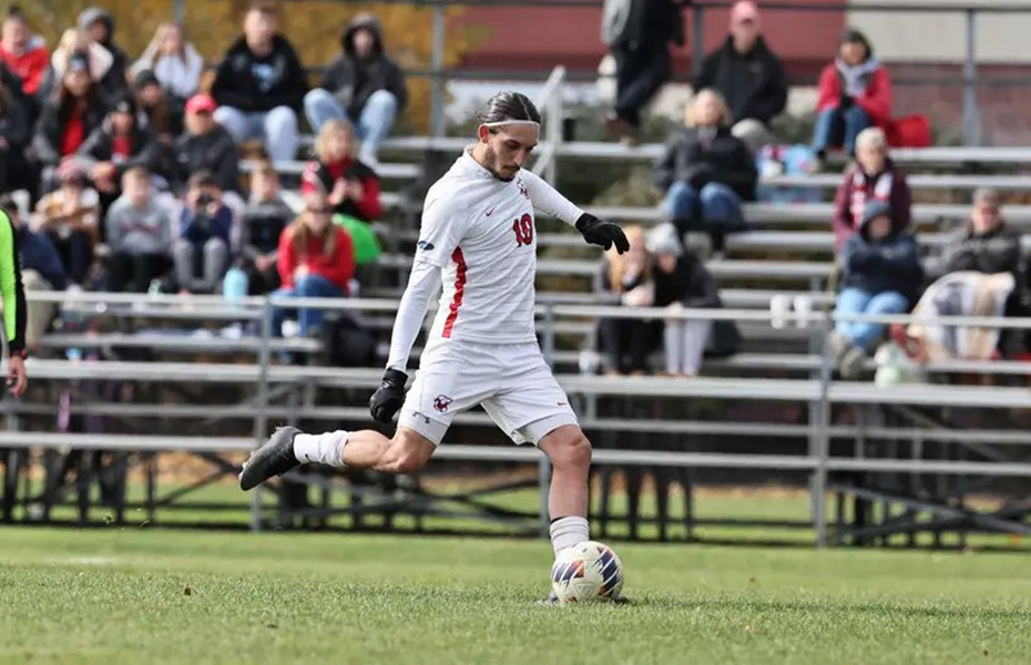 #18 Cortland Shuts Out Oswego 2-0 in SUNYAC Men's Soccer First Round